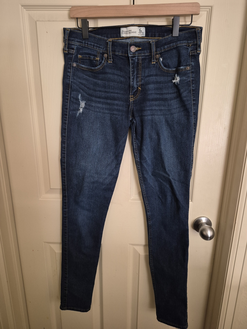 Size 6 Abercrombie & Fitch Dark Wash Super Skinny Jeans